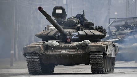 Селезнев озвучил, сколько танков россияне перебросили в Беларусь - 285x160