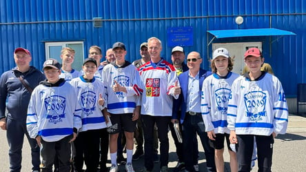 Гашек прибыл в Украину: цель визита легенды НХЛ - 285x160