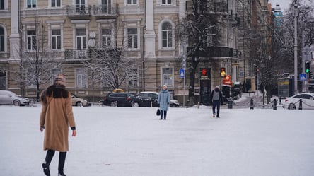 Снігопад не закінчиться — синоптики розповіли, де в Україні намете кучугури - 285x160