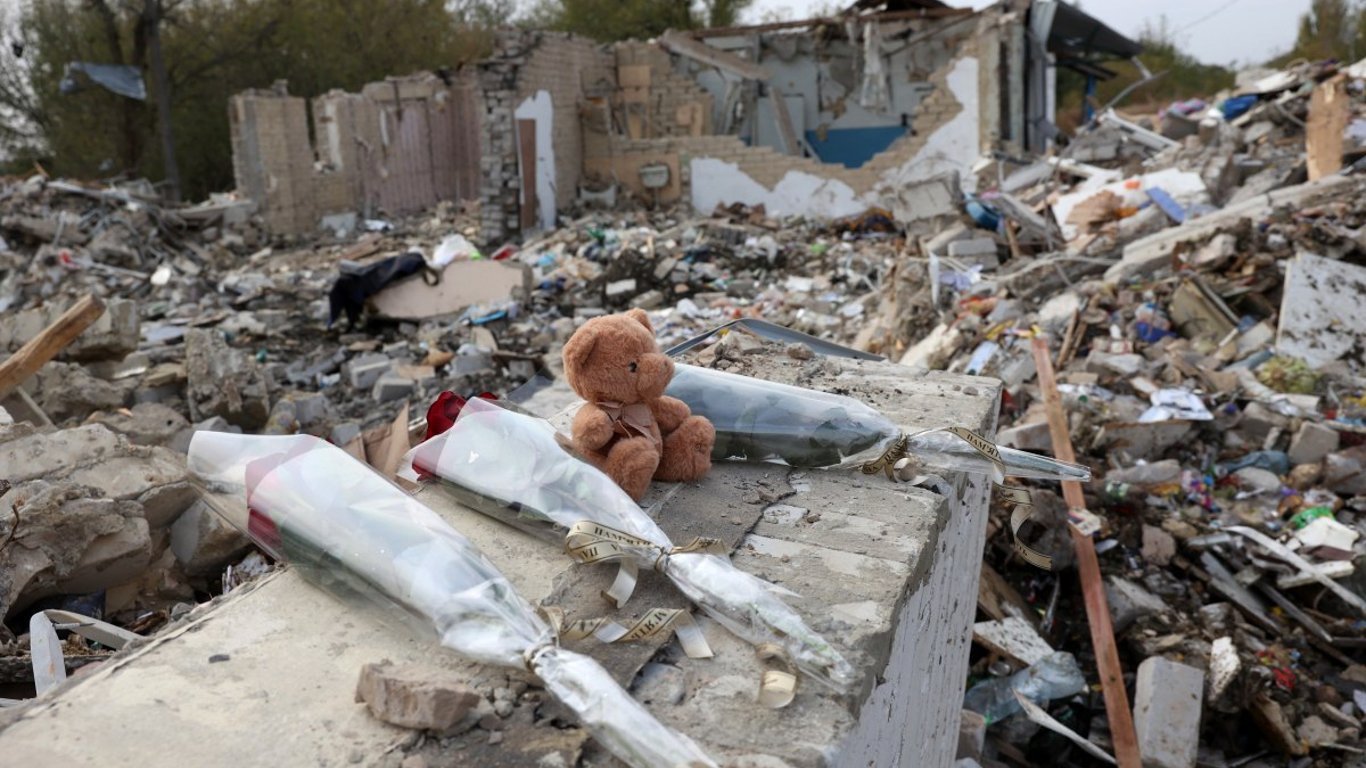 Досі не усіх поховали: як оговтуються мешканці села Гроза після трагедії