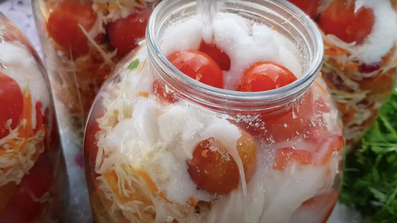 рецепт помідор на зиму з капустою