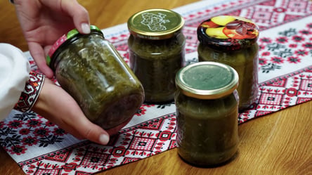 Маринованные огурцы: нарезаются брусочками и укладываются в банку - 285x160