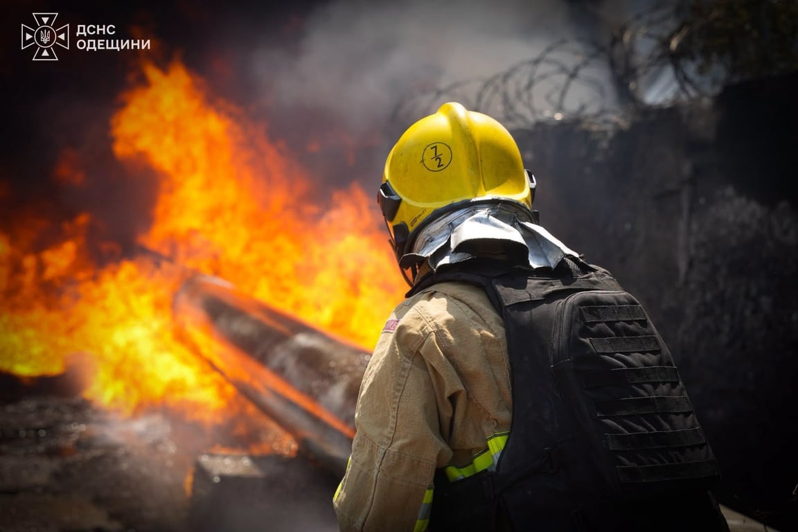 Пожежі після ракетного удару по Одесі ліквідовано: що відомо про наслідки атаки - фото 1
