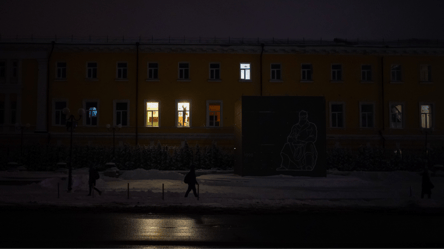 Світла не буде у кількох черг — графіки відключення на завтра - 285x160