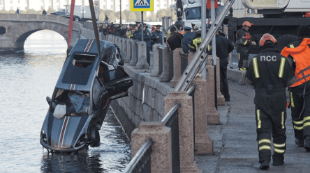 У Пітері преміумавтівка вилетіла в річку — є загиблі - 285x160