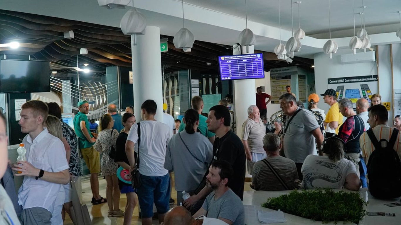 Втрачені документи поновлять майже безплатно у Києві — що відомо