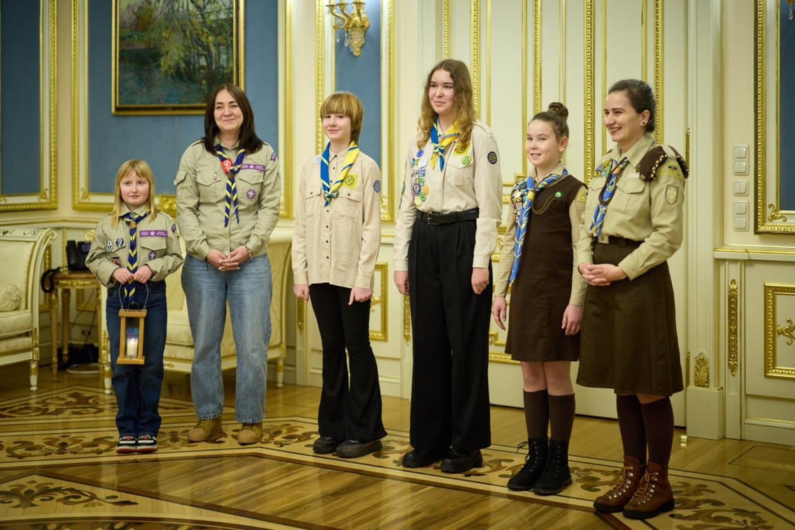 Зеленський прийняв Вифлеємський вогонь миру від скаутів України - фото 3