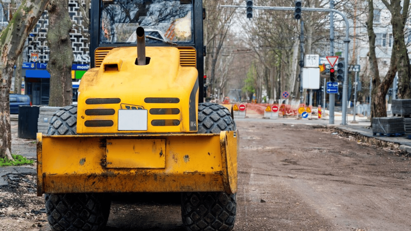 Майже 10 мільйонів планують витратити на асфальт — в Ізмаїлі не припиняється ремонт доріг