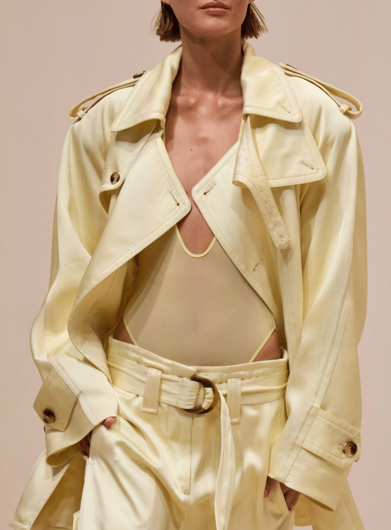 Короткий тренч - позачасова класика