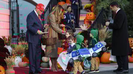 Donald and Melania Trump host Halloween party — photos - 285x160
