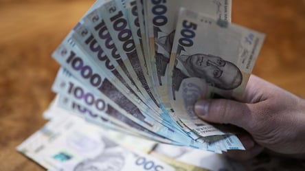 Мінімальні пенсії по інвалідності: хто має право на суму від 11 000 грн - 285x160