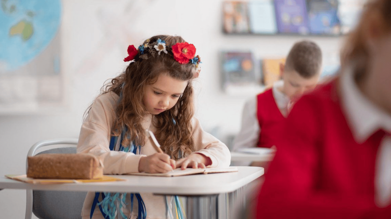 МОН назвало обов'язкові предмети для українських школярів за кордоном
