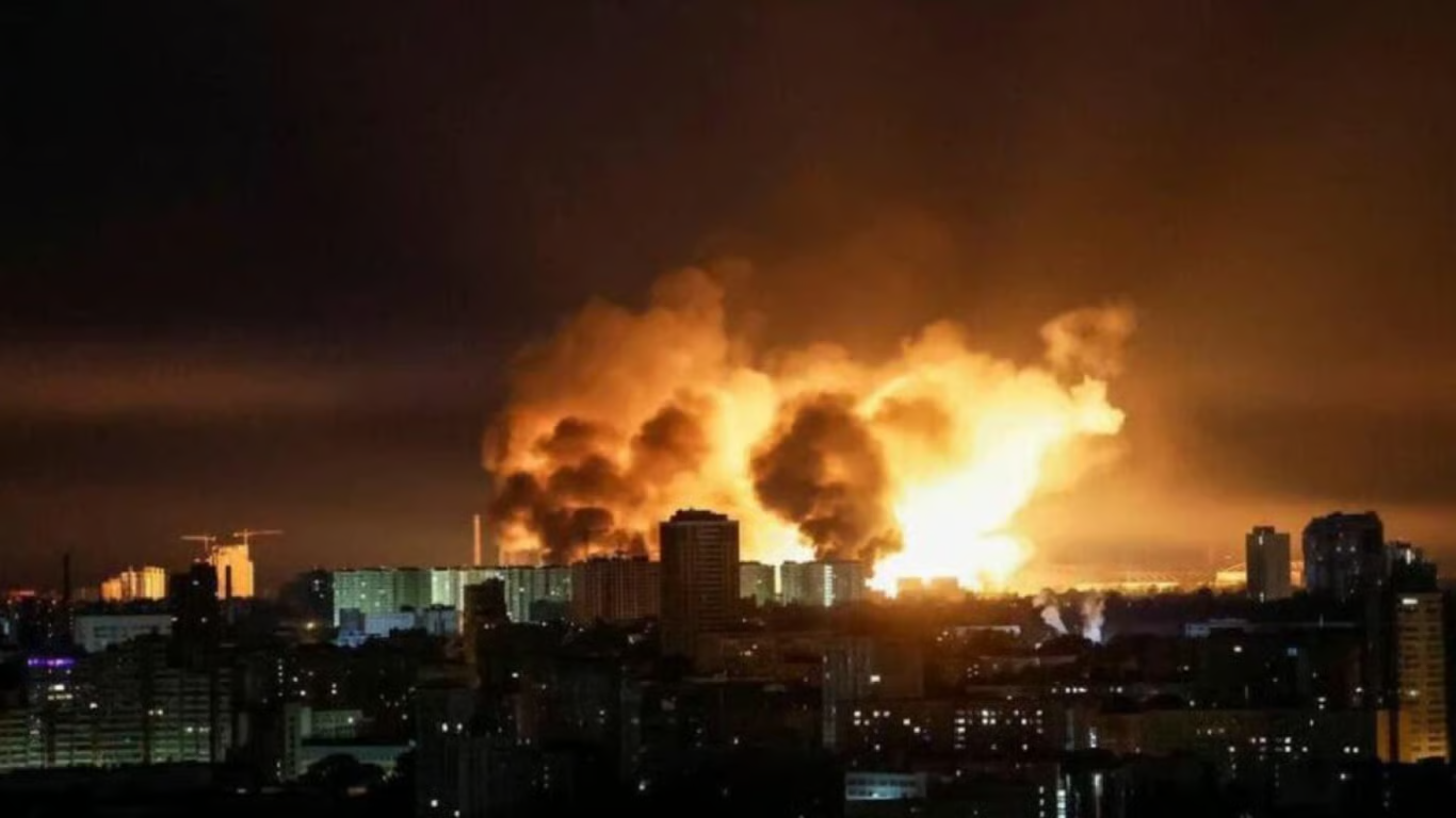 У Києві повторно пролунали вибухи через удари балістикою