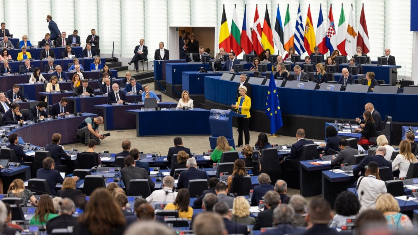 Європарламент подає до суду на Єврокомісію через розмороження Угорщині 10 млрд євро, — Politico