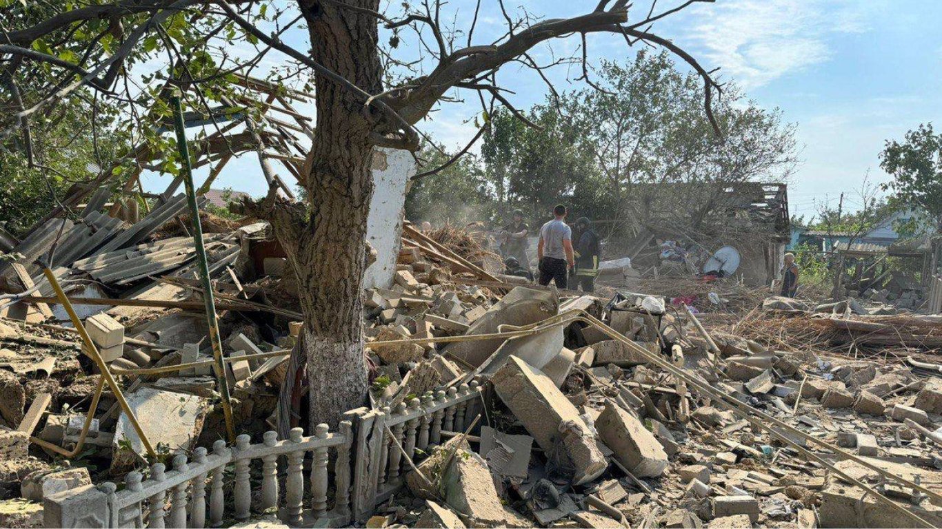 Обстріли Херсонщини — росіяни вдарили по житлових будинках