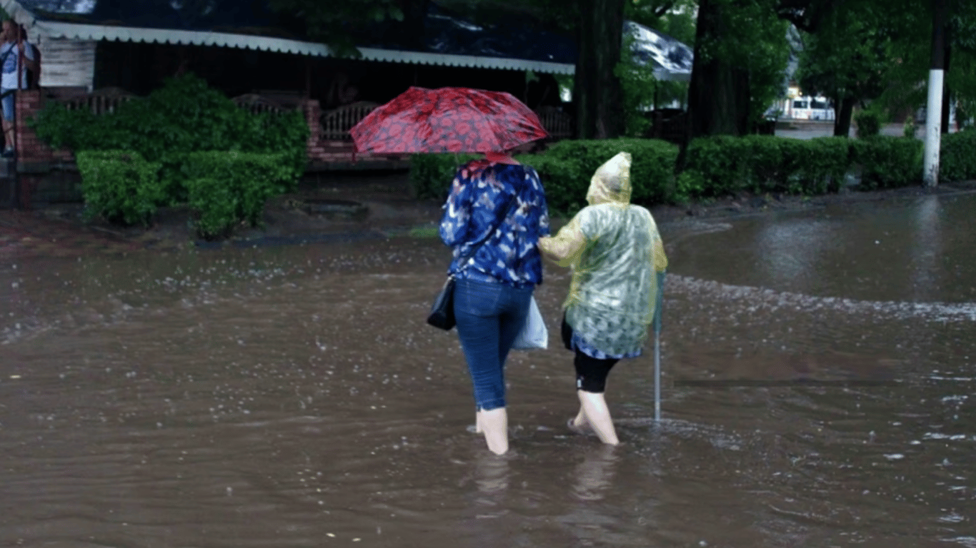 Укргідрометцентр попереджає про про дощі з градом: яким регіонам загрожує небезпека