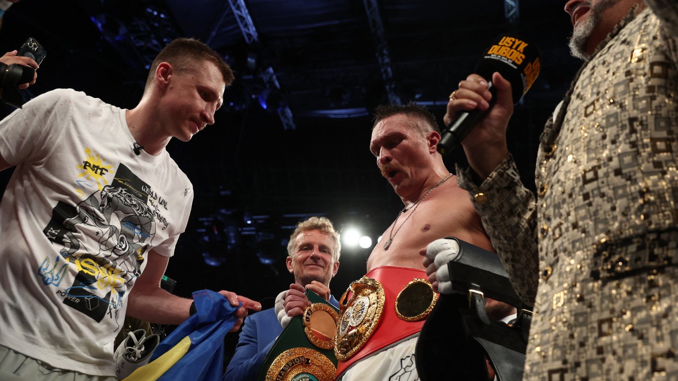 Александр Усик