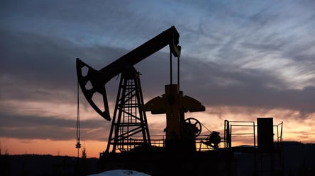 Ціни на нафту знижуються попри скорочення поставок з рф, — Bloomberg - 285x160