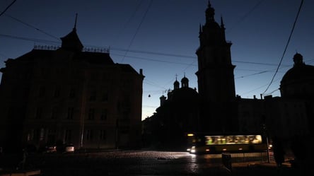 Свечи и павербанки пригодятся — как будут отключать свет во Львовской области сегодня - 285x160