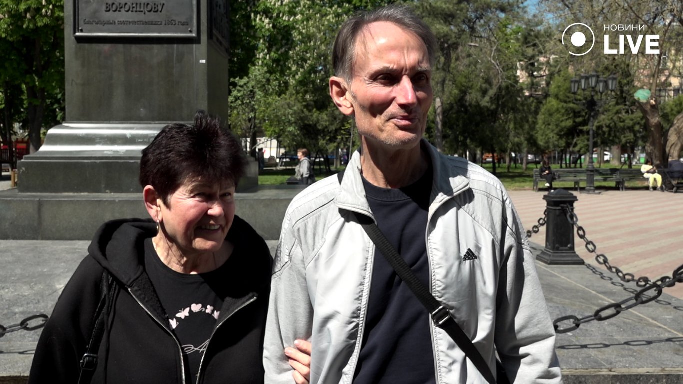 День пам'яті та примирення може бути лише 8 травня.