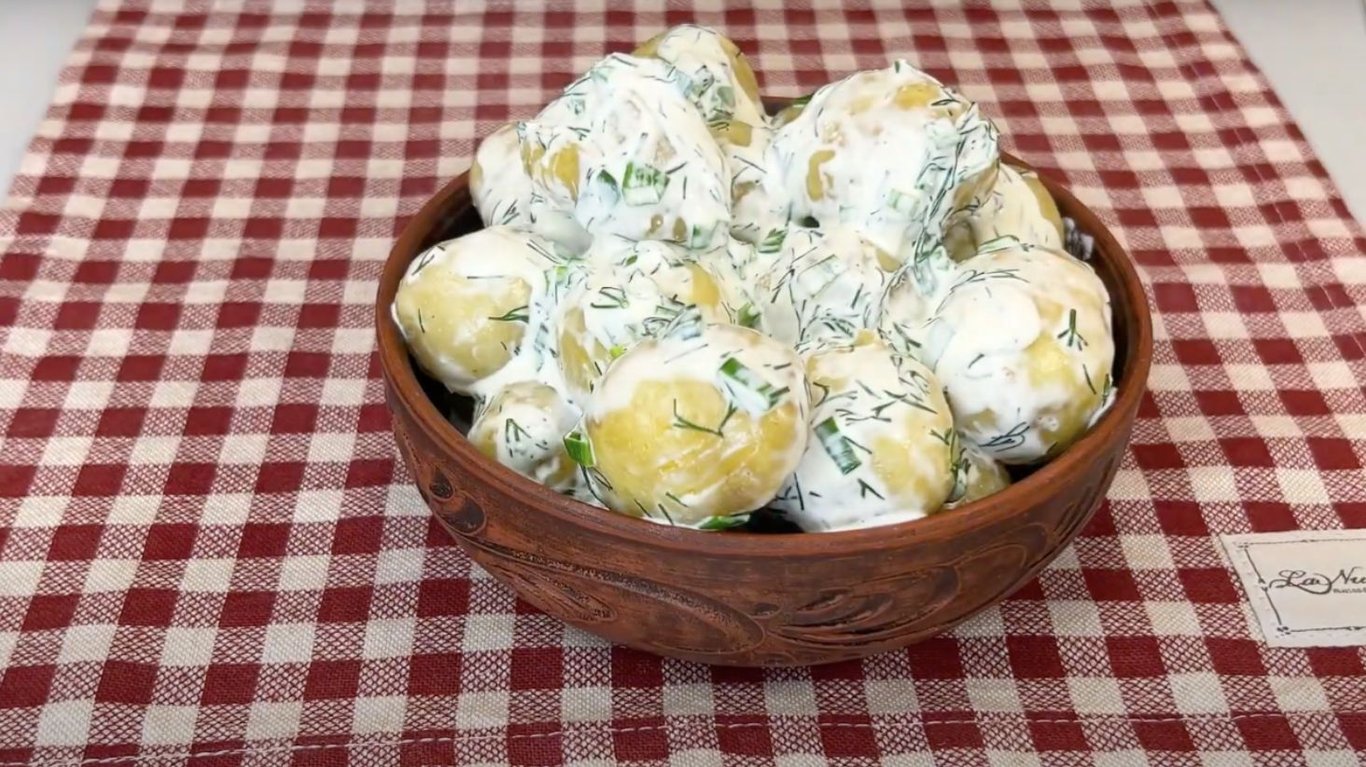 рецепт молодої картоплі в соусі 