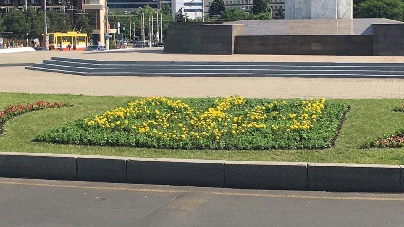 Вулиці Одеси прикрасили п’ятьма тисячами квітів