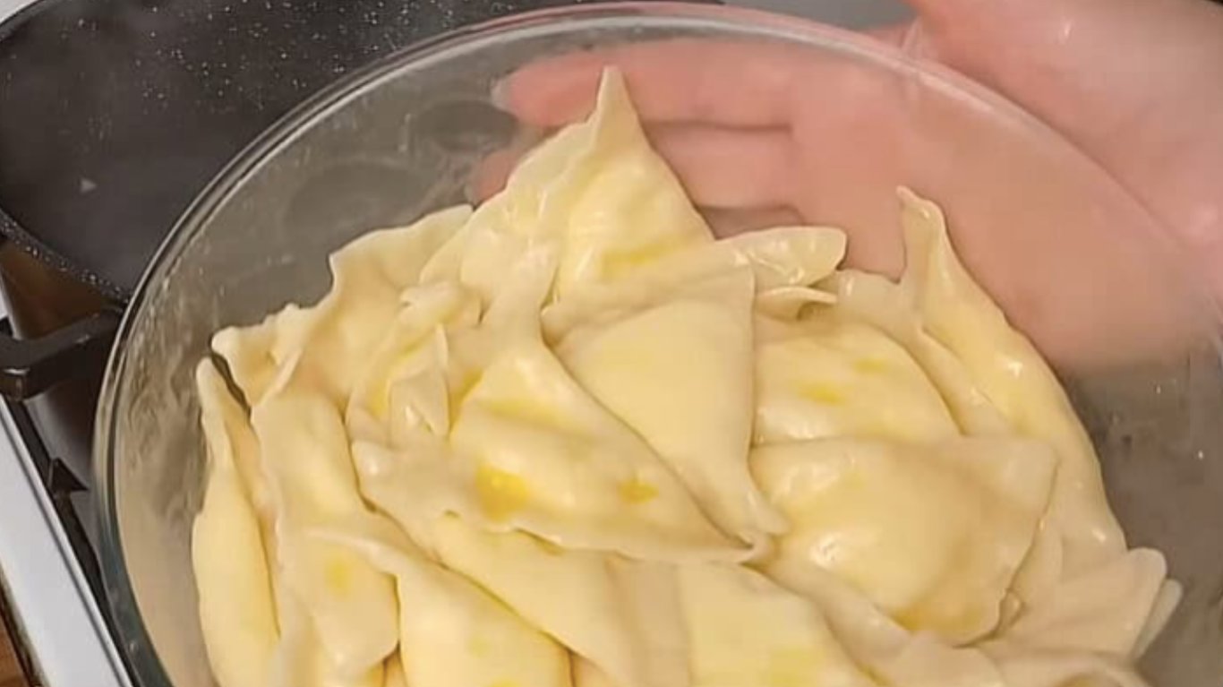 простий рецепт вареників з сиром з тіста на окропі