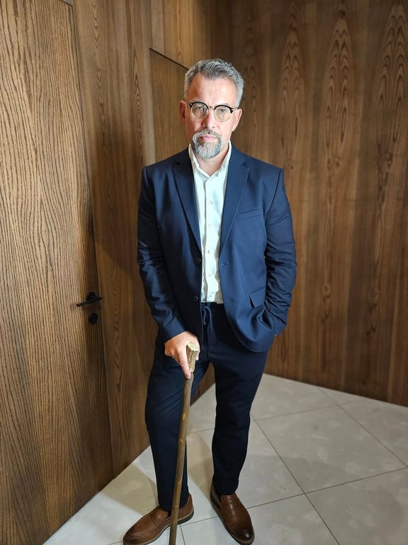 Актор і телеведучий Геннадій Попенко - фото