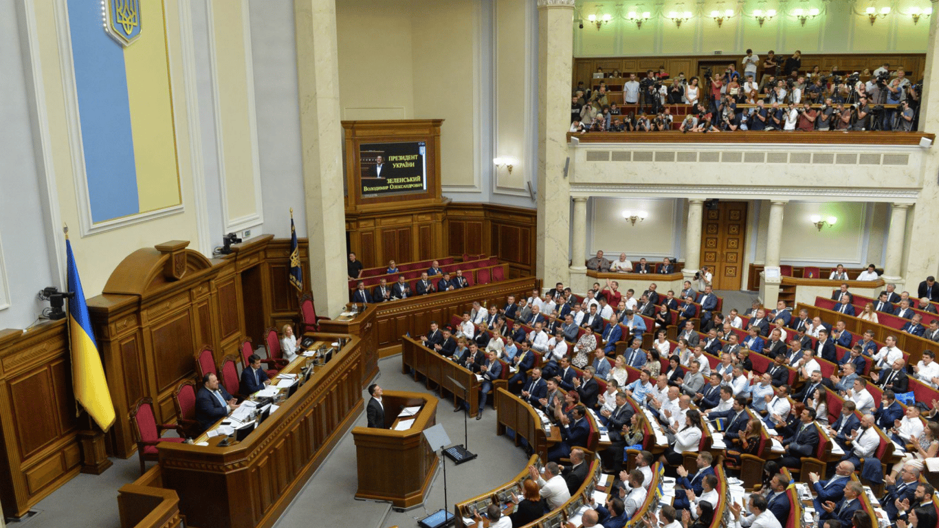 В Україні не будуть карати за порушення комендантської години