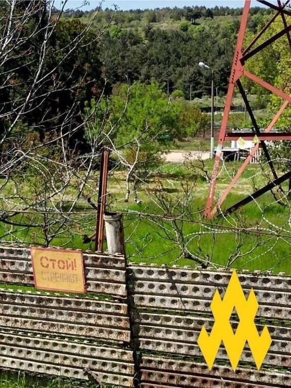 У Севастополі з частини "зникла" військова техніка — фото - фото 1