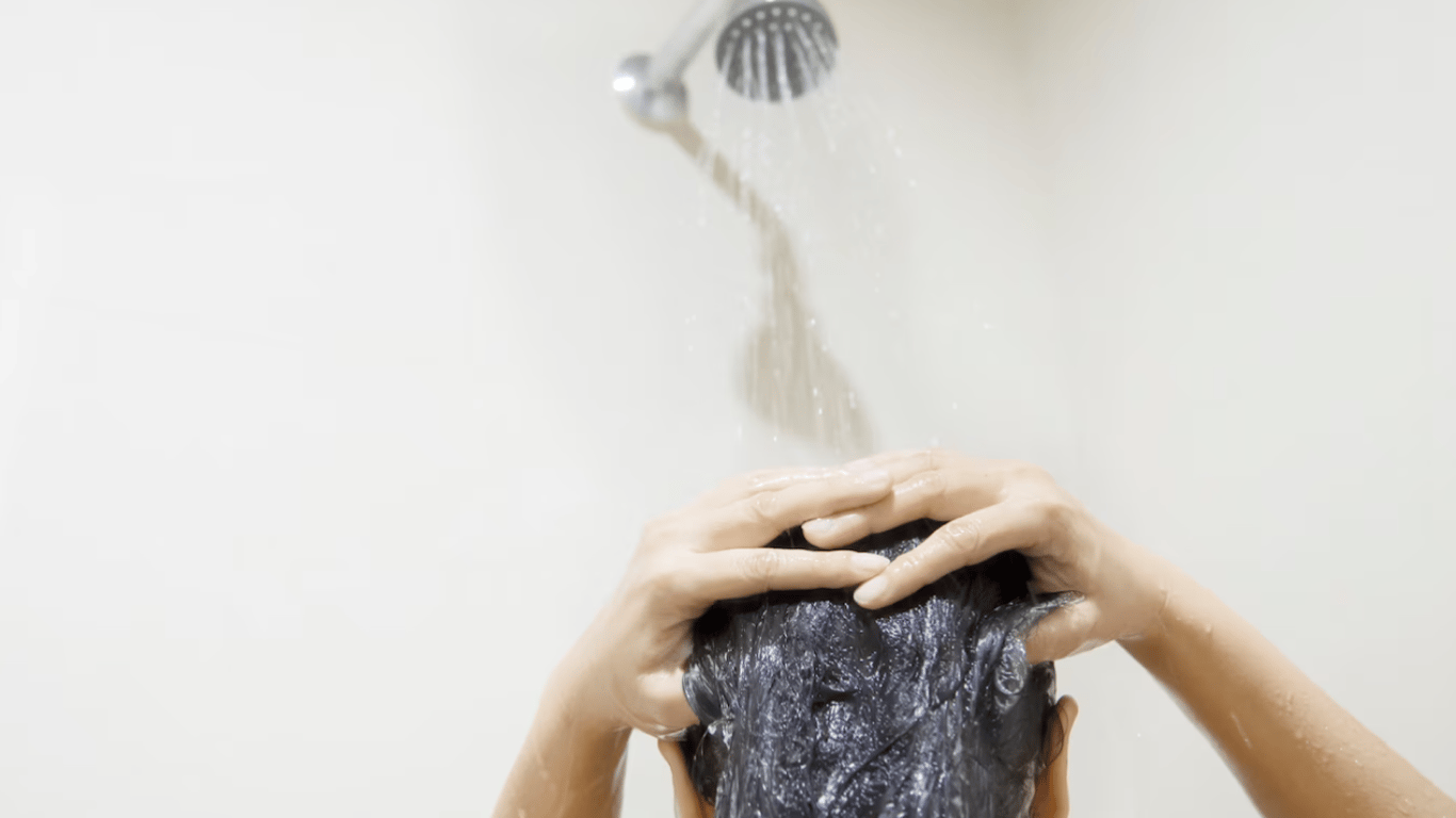 Когда полезнее принимать душ – что советуют медики