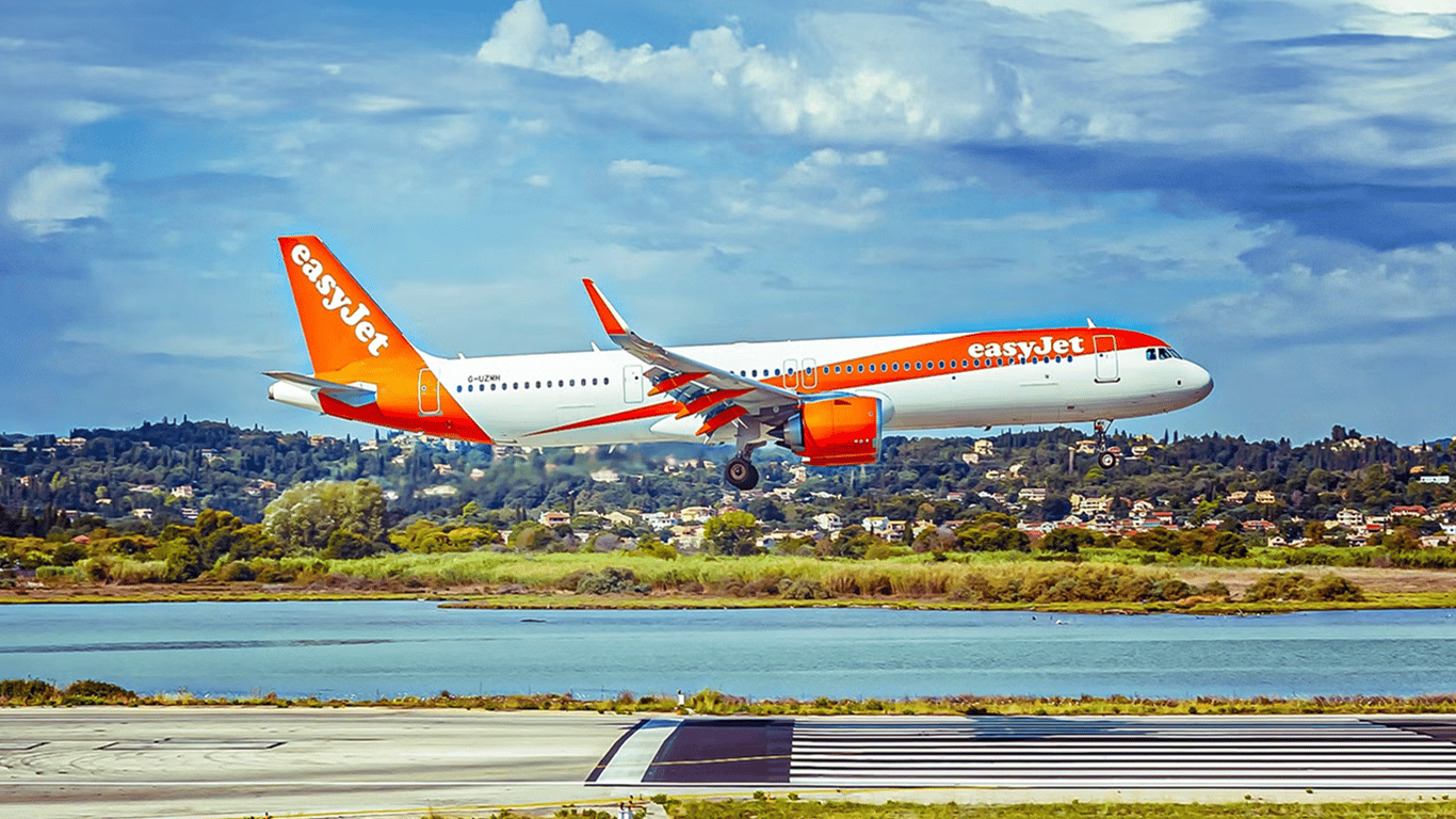 В Лондоне с рейса easyJet сняли людей из-за превышения веса самолета