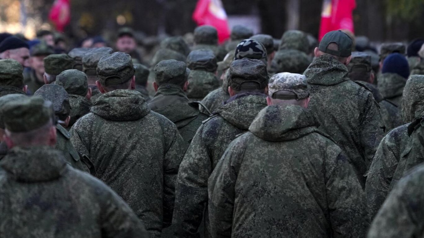 Сотня вооруженных заключенных РФ массово покинули свои позиции: перехваченный разговор