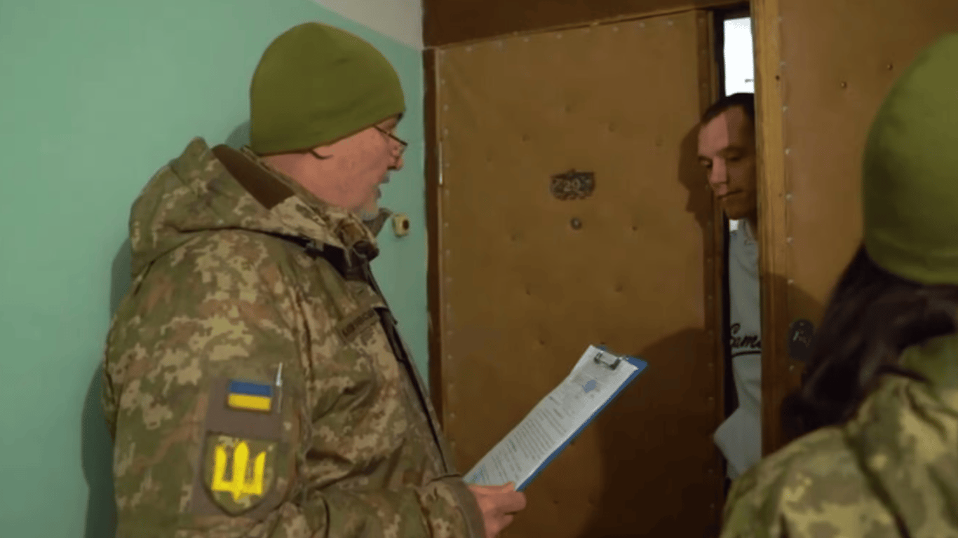 В Одессе работники поймали военнообязанного, отключив ему свет