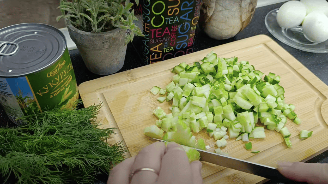 салат з яйцями