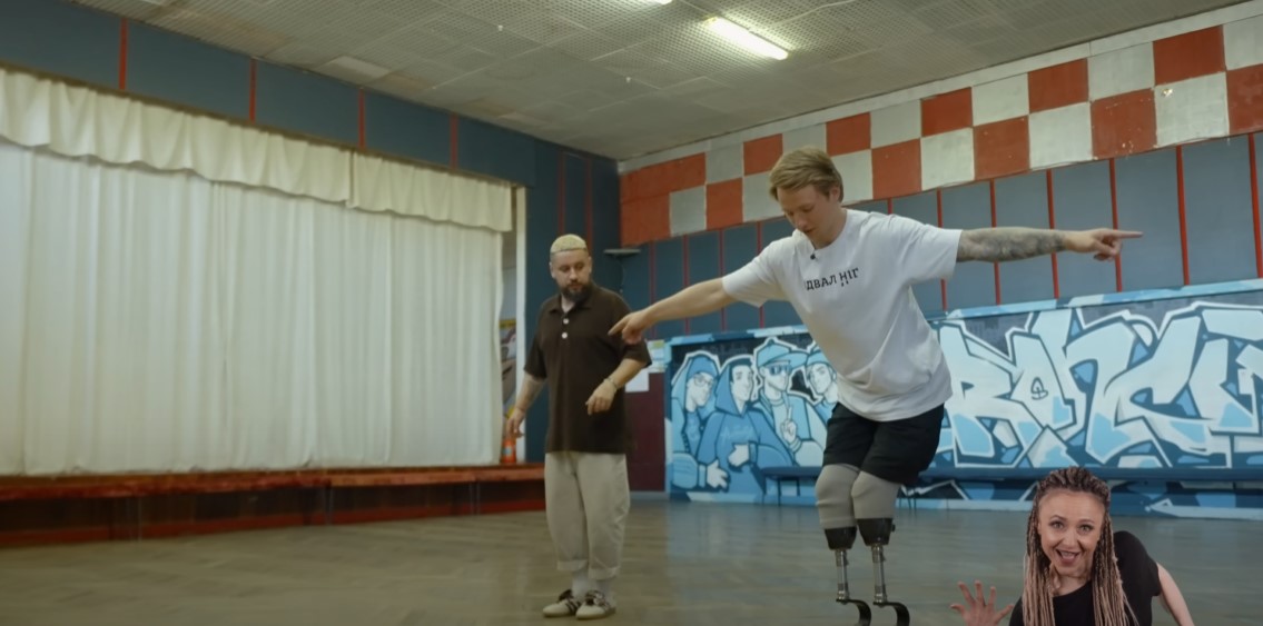 Новий "Холостяк" Олександр Терен підірвав мережу запальними танцями з Монатіком — відео - фото 2