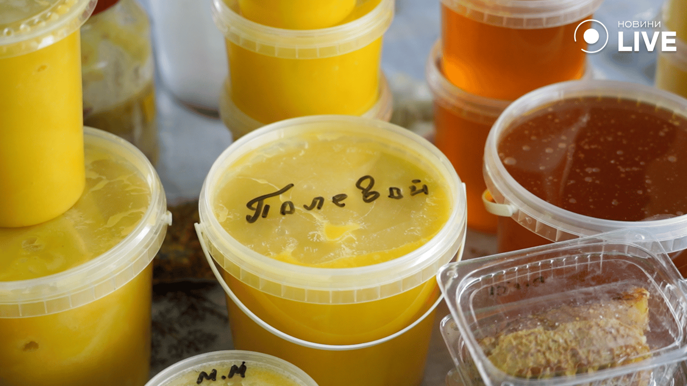 Мед на базарі.