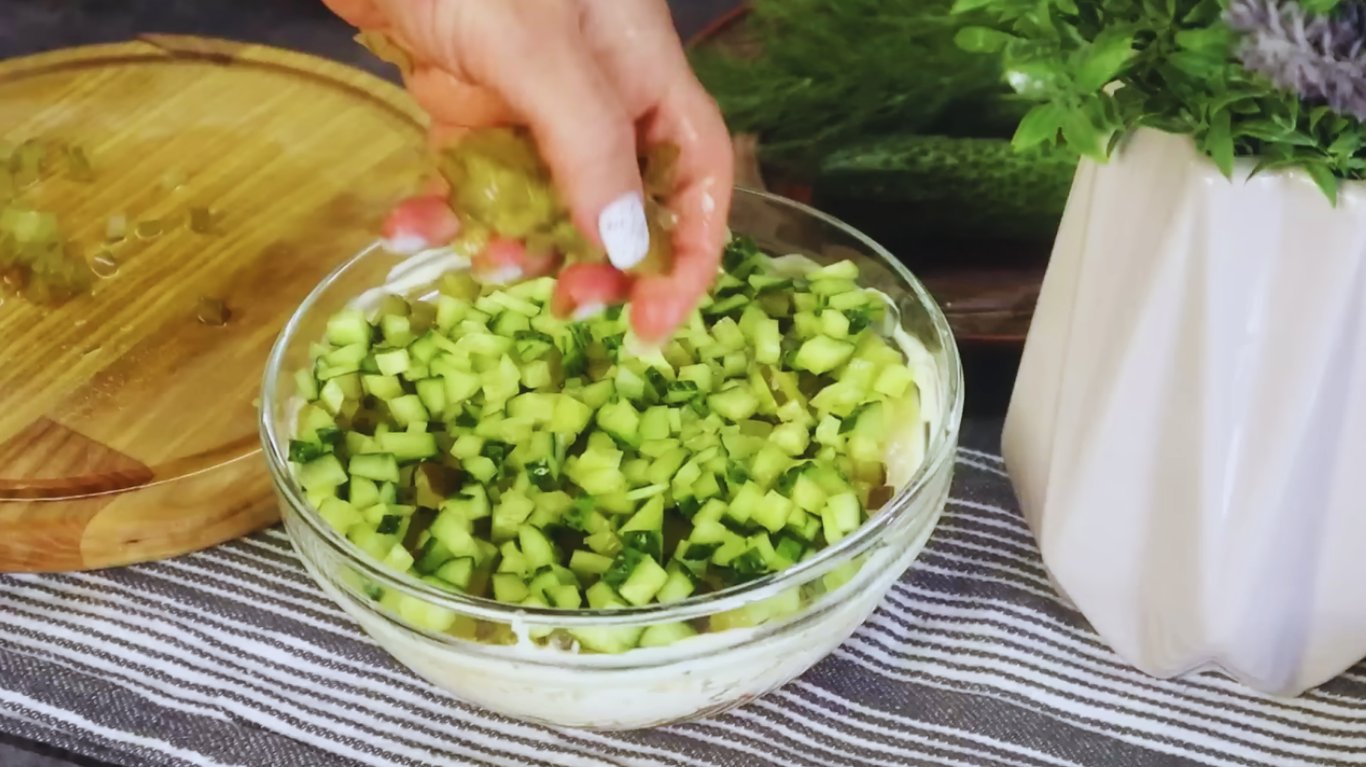 рецепт салату з куркою та огірками