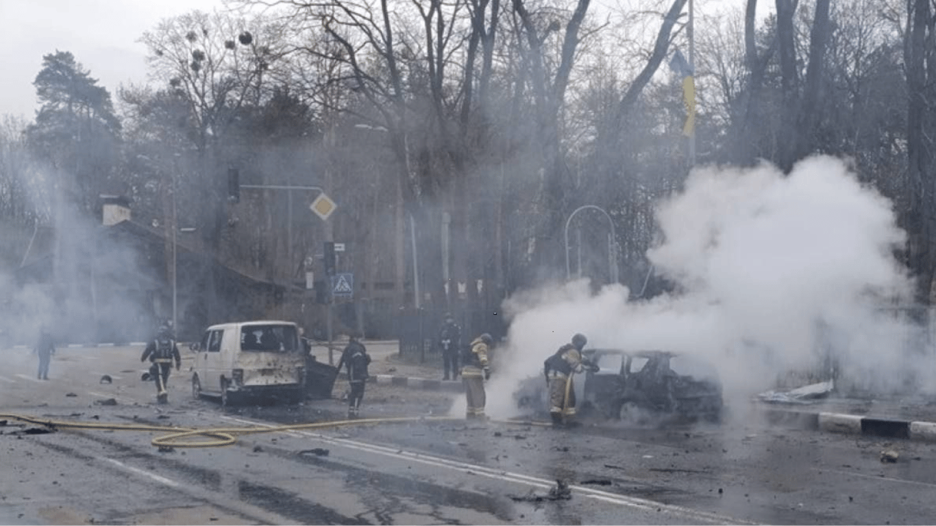 У Харкові впали уламки дрона: є постраждалі