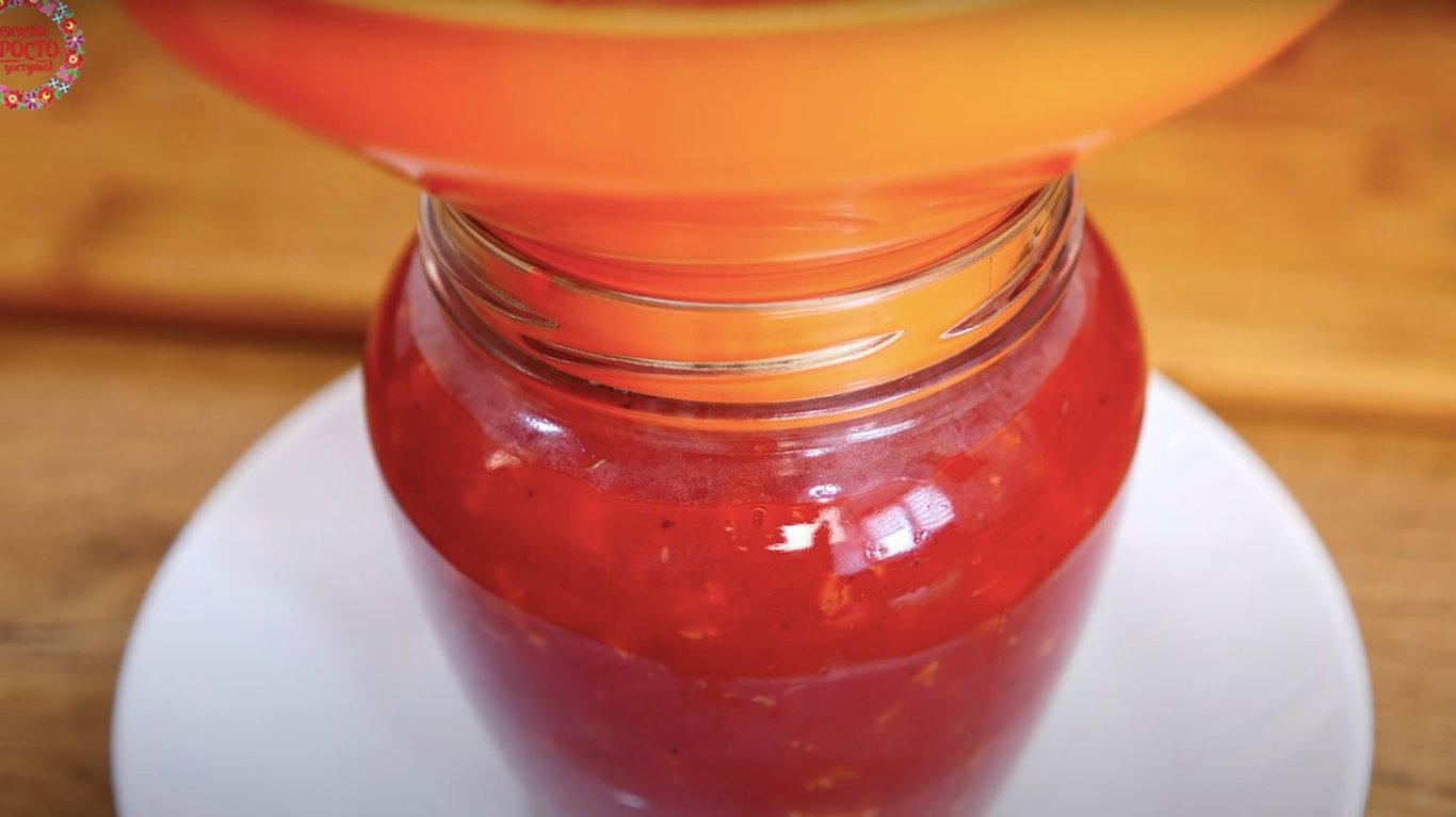 смачний томатний соус на зиму рецепт