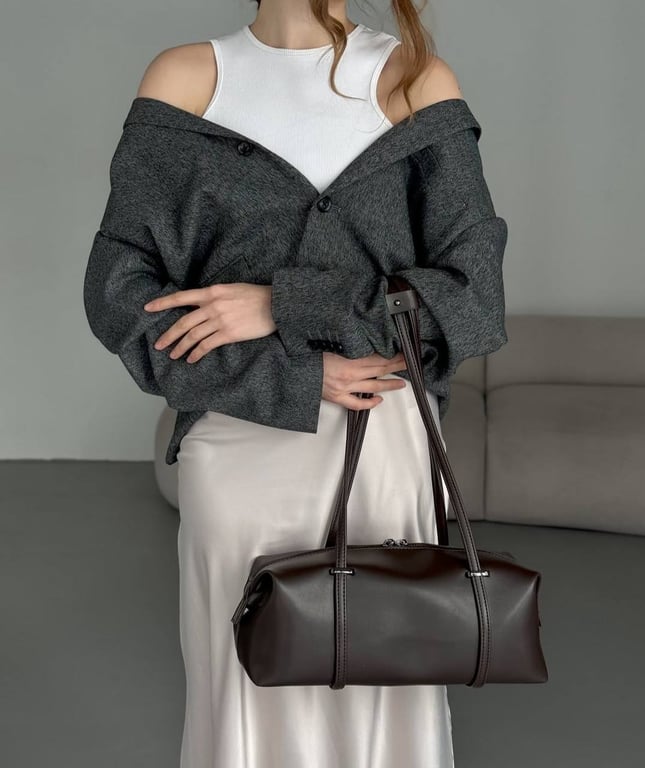 Сумка-багет має завжди розкішний вигляд