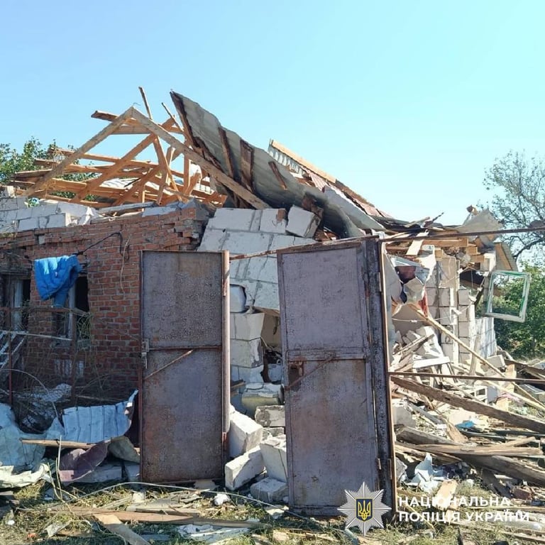 Зруйнований російським ударом будинок на Харківщині