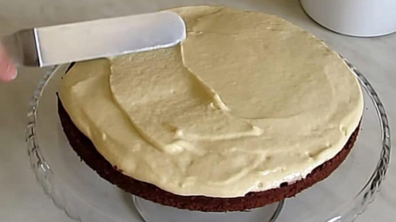 рецепт ніжного шоколадного пирога без яєць і молочних продуктів