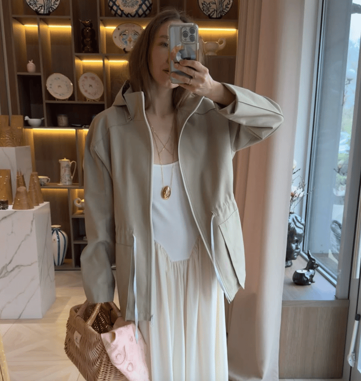 Підвіска на довгому ланцюжку додасть образу шарма