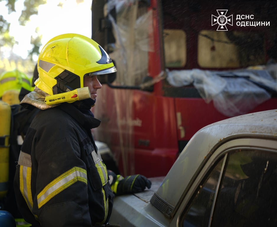 В Одесі згоріла Tesla на станції техобслуговування — відео - фото 2