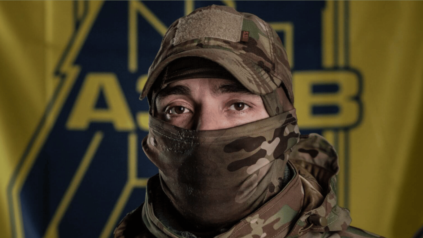 Командир разведки Азова рассказал свою историю спасения в окруженном Мариуполе