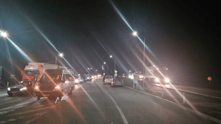 Виїзд за кордон — де зібралися найдовші черги на трасі Одеса-Рені - 285x160