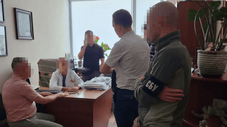 У Києві викрили лікаря, який вимагав 6000 доларів за безоплатну операцію - 285x160