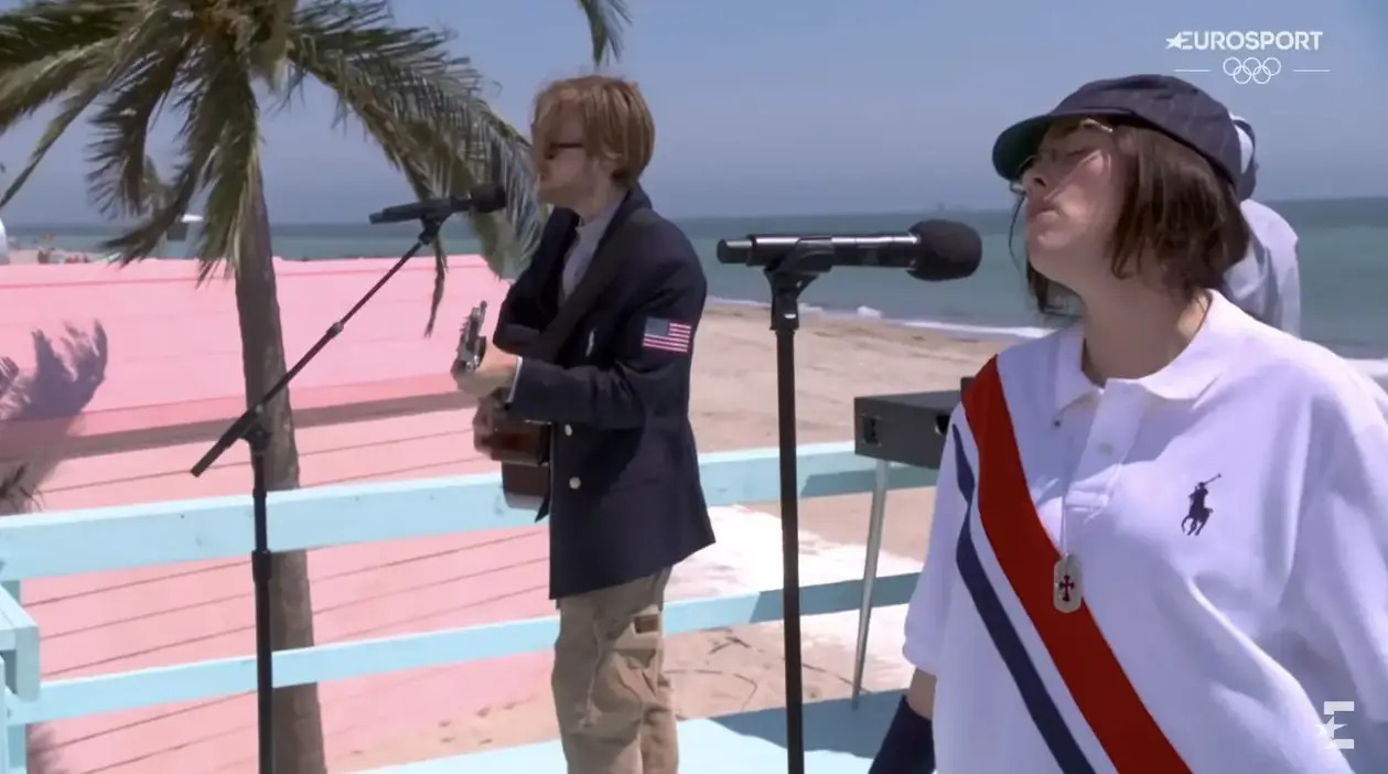 Том Круз исполнил безумный трюк на закрытии Олимпиады — также выступили Снуп Дог и Билли Айлыш - фото 3