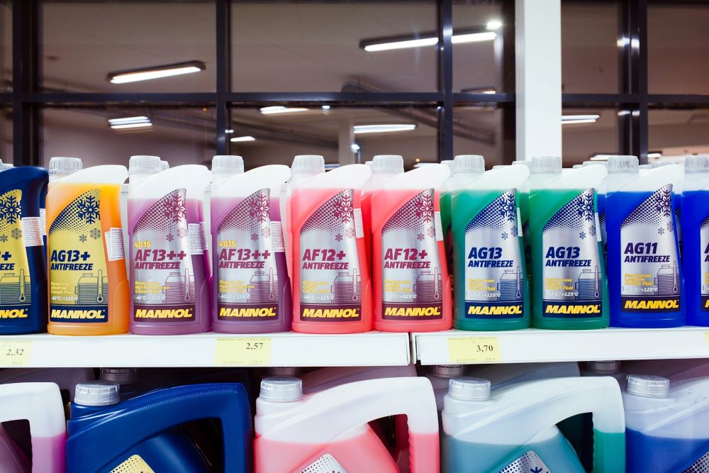 Червоний, рожевий, синій — які види антифризу існують та чи можна їх змішувати - фото 1